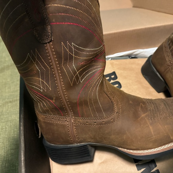 Men’s Ariat Boots size 7.5 almost brand new worn only once - Picture 3 of 8